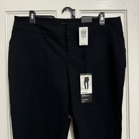 Torrid | Studio Modern Deluxe Stretch | Straight Leg | 18R Black - Picture 4 of 8